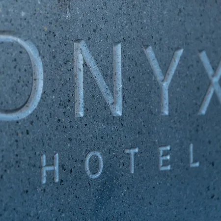 Onyx 3*